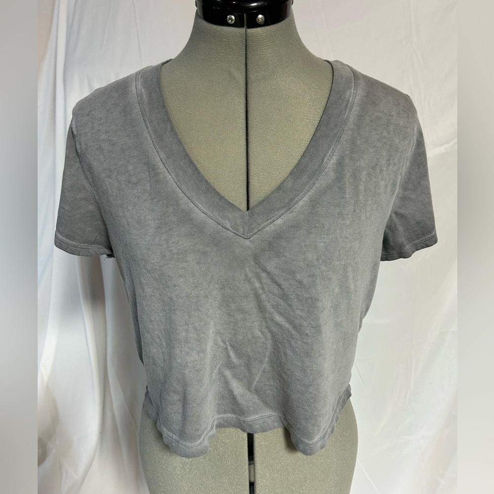 Wild Fable V-neck Crop Tshirt size Medium